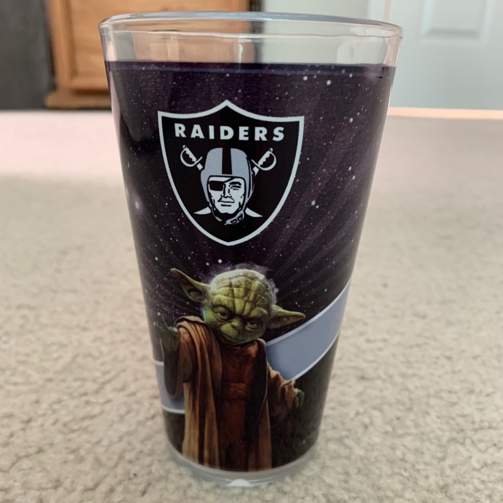 Star Wars Yoda - NFL Raiders 16oz Pint Glass
